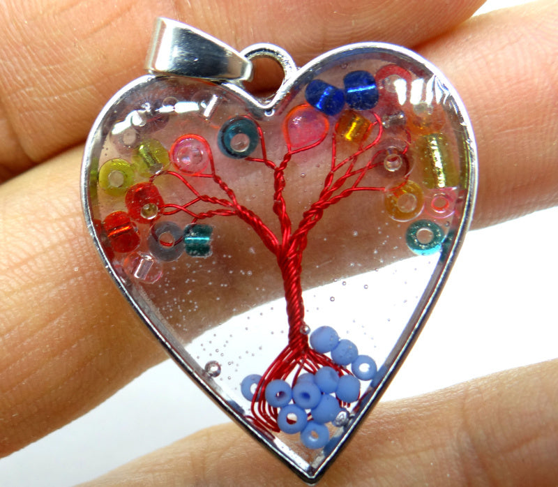 Bordo in pietra frantumata di cristallo naturale a forma di cuore