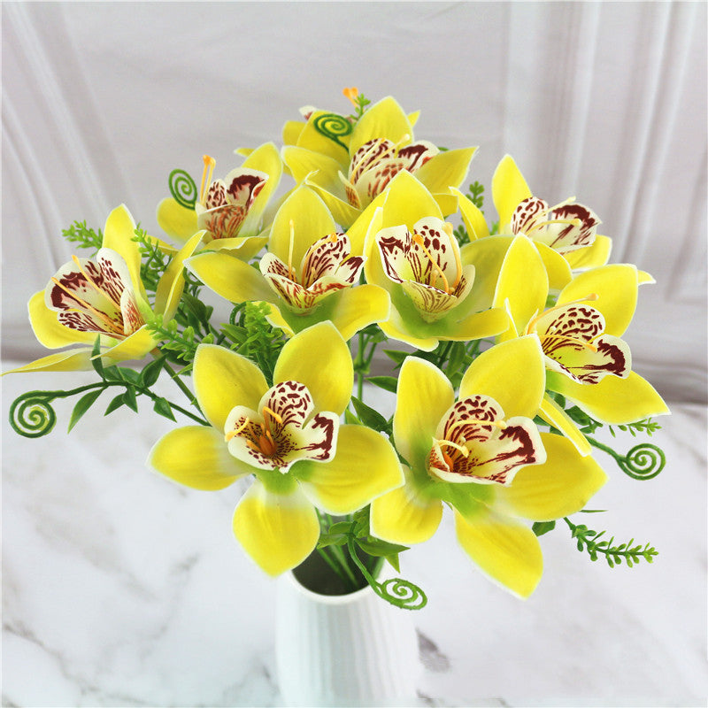 Flores de orquídea de seda decorativas hechas a mano