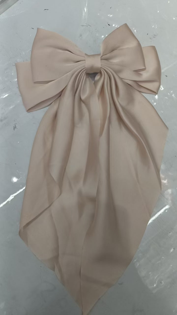 Lazo de cinta de raso de primavera