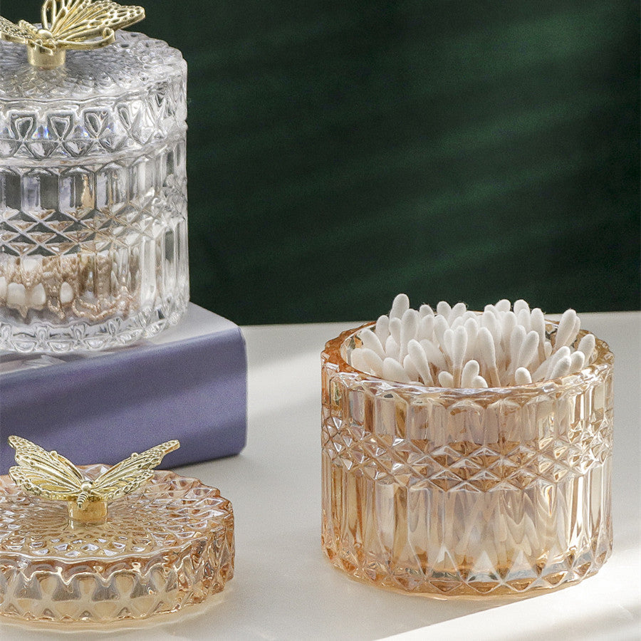 Barattolo di vetro con farfalla