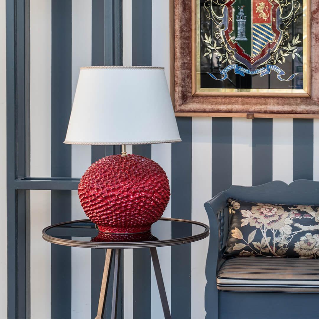 Lume palla a pigna in ceramica decoro Rosso Fuoco